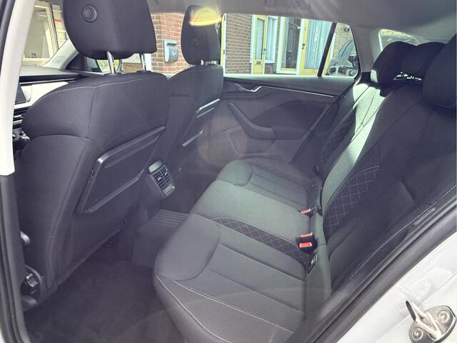 Skoda SCALA 1.0 TSI Ambition Steel Grey, Virt.Cockpit, Trekhaak, App Connect