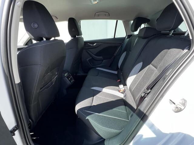 Skoda SCALA 1.0 TSI Selection / Fabrieksgarantie t/m 6-2027 / Apple Carplay/Android Auto / Climate Control / Cruise Control / Comfort pakket / Achteruitrijcamera /