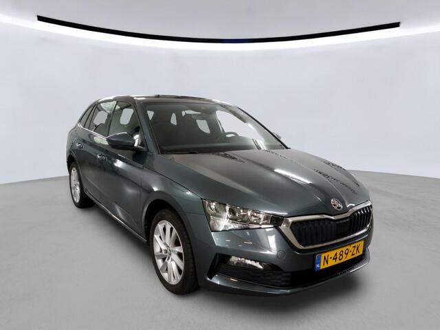 Skoda SCALA 1.0 TSI 110pk Sport Business / Parkeer sensoren achter / Carplay / Getinte ramen achter / 17'' LMV