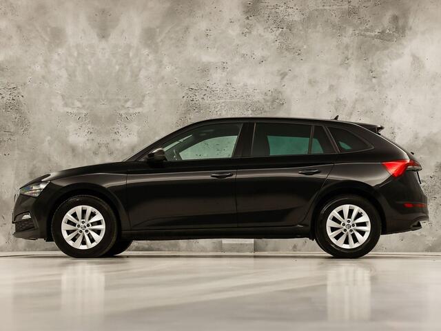 Skoda SCALA 1.0 TSI Sport Automaat (KUIPSTOELEN, VIRTUAL COCKPIT, APPLE CARPLAY, GROOT NAVI, CLIMATE, STOELVERWARMING, ZWART HEMEL, GETINT GLAS, CRUISE, NIEUWSTAAT)