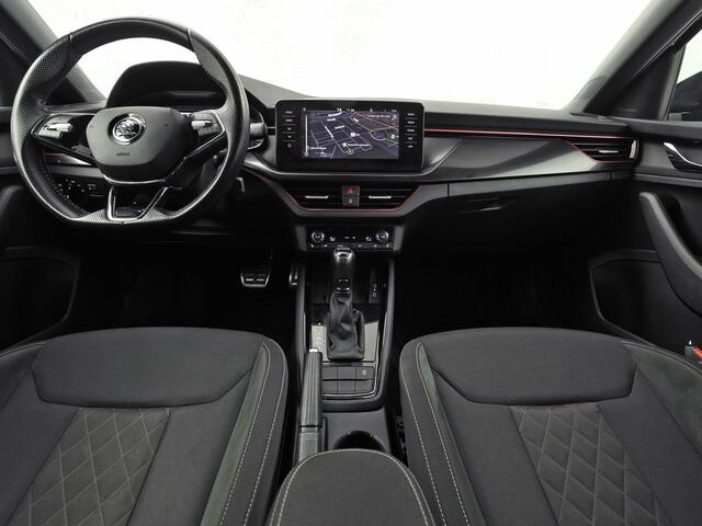 Skoda SCALA 1.0 TSI Sport Automaat (KUIPSTOELEN, VIRTUAL COCKPIT, APPLE CARPLAY, GROOT NAVI, CLIMATE, STOELVERWARMING, ZWART HEMEL, GETINT GLAS, CRUISE, NIEUWSTAAT)