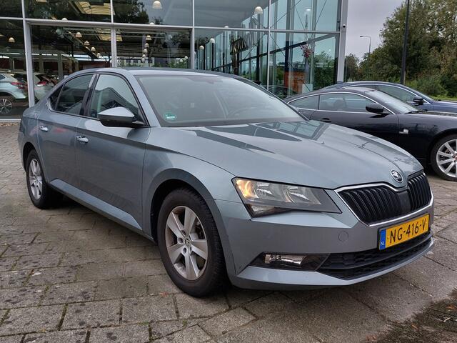 Skoda SUPERB 1.4 TSI 126pk Active Business | Origineel NL | Navi + Apple Carplay + Android Auto | Clima | Cruise | Pdc | Bluetooth Carkit+Streaming | Licht+Regensensor | Mistlampen | 16''lm | Trekhaak