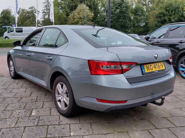 Skoda SUPERB 1.4 TSI 126pk Active Business | Origineel NL | Navi + Apple Carplay + Android Auto | Clima | Cruise | Pdc | Bluetooth Carkit+Streaming | Licht+Regensensor | Mistlampen | 16''lm | Trekhaak