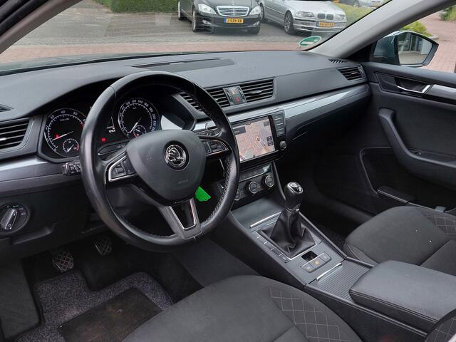 Skoda SUPERB 1.4 TSI 126pk Active Business | Origineel NL | Navi + Apple Carplay + Android Auto | Clima | Cruise | Pdc | Bluetooth Carkit+Streaming | Licht+Regensensor | Mistlampen | 16''lm | Trekhaak