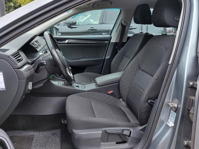 Skoda SUPERB 1.4 TSI 126pk Active Business | Origineel NL | Navi + Apple Carplay + Android Auto | Clima | Cruise | Pdc | Bluetooth Carkit+Streaming | Licht+Regensensor | Mistlampen | 16''lm | Trekhaak