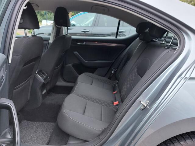 Skoda SUPERB 1.4 TSI 126pk Active Business | Origineel NL | Navi + Apple Carplay + Android Auto | Clima | Cruise | Pdc | Bluetooth Carkit+Streaming | Licht+Regensensor | Mistlampen | 16''lm | Trekhaak