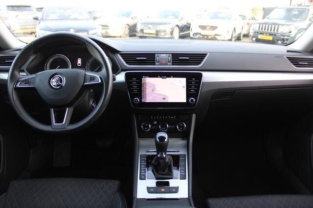 Skoda SUPERB Combi 1.4 TSI iV 218PK Business Edition NAVI TREKHAAK CARPLAY
