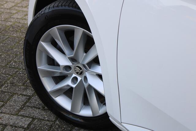 Skoda SUPERB Combi 1.4 TSI iV 218PK Business Edition NAVI TREKHAAK CARPLAY