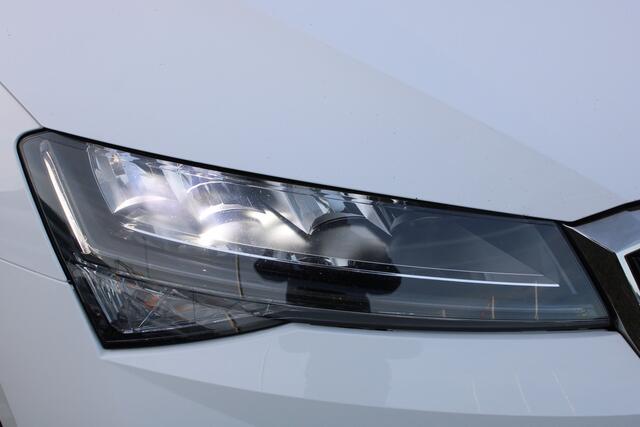 Skoda SUPERB Combi 1.4 TSI iV 218PK Business Edition NAVI TREKHAAK CARPLAY
