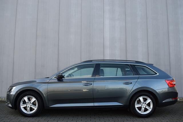 Skoda SUPERB Combi 1.4 TSi Ambition ECC | Full Map Navi | Telefonie | Carplay | Trekhaak | Sportstoelen | 16 Inch LMV