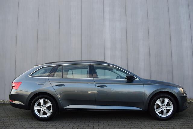 Skoda SUPERB Combi 1.4 TSi Ambition ECC | Full Map Navi | Telefonie | Carplay | Trekhaak | Sportstoelen | 16 Inch LMV