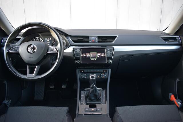 Skoda SUPERB Combi 1.4 TSi Ambition ECC | Full Map Navi | Telefonie | Carplay | Trekhaak | Sportstoelen | 16 Inch LMV