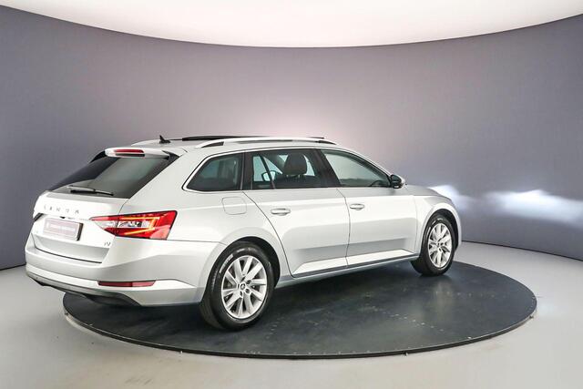 Skoda SUPERB Combi Business Edition 1.4 TSI PHEV 218pk DSG Automaat Panoramadak, Achteruitrijcamera, Elektrische achterklep, Navigatie, Cruise control, Parkeersensoren, LED koplampen