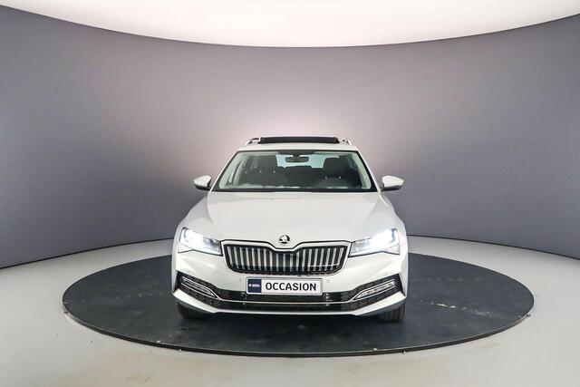 Skoda SUPERB Combi Business Edition 1.4 TSI PHEV 218pk DSG Automaat Panoramadak, Achteruitrijcamera, Elektrische achterklep, Navigatie, Cruise control, Parkeersensoren, LED koplampen