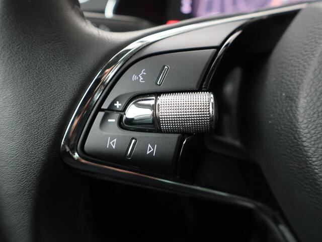 Skoda SUPERB Combi 1.4 TSI iV Business Edition Plus | 218 PK | Lichtmetalen velgen 18"| El. achterklep | Canton Soundsystem |