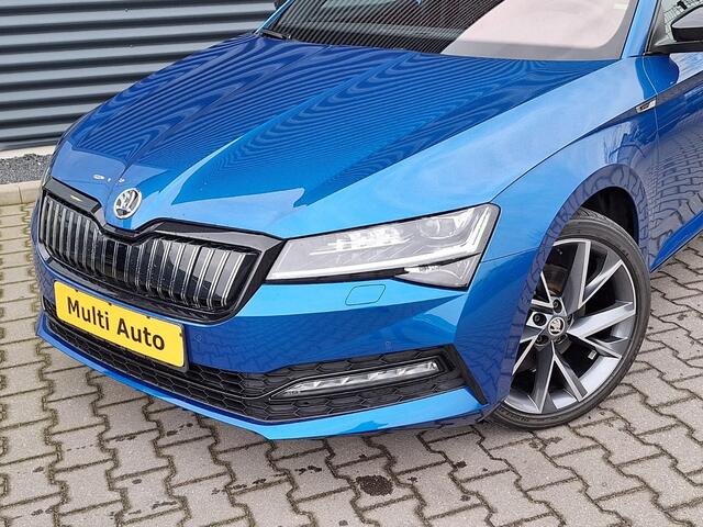 Skoda SUPERB Combi 1.4 TSI iV Sportline Business Plug In Hybrid PHEV | Carplay | Trekhaak af Fabriek | Adaptive Cruise | Alcantara Sportstoelen Memory | Chrystal LED | 19 "L.M | Stuur/Stoel Verwarming |