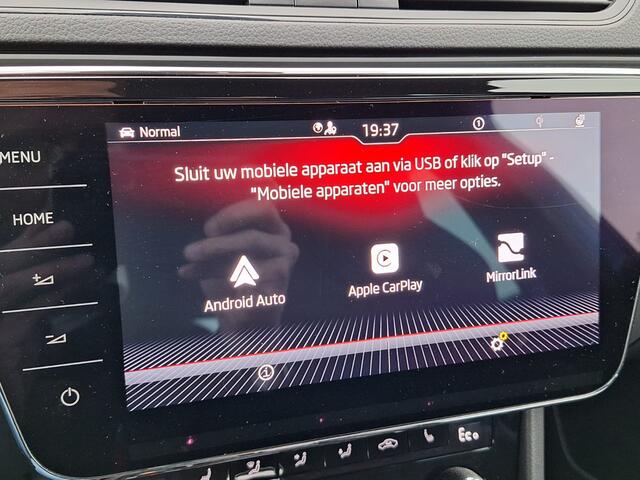 Skoda SUPERB Combi 1.4 TSI iV Sportline Business Plug In Hybrid PHEV | Carplay | Trekhaak af Fabriek | Adaptive Cruise | Alcantara Sportstoelen Memory | Chrystal LED | 19 "L.M | Stuur/Stoel Verwarming |