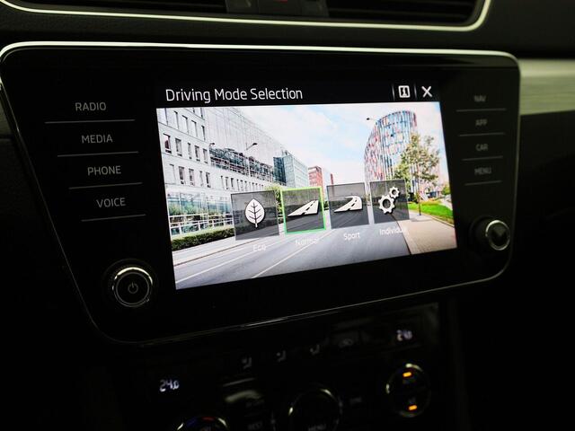Skoda SUPERB Combi 1.4TSIiV 160kW/218PK Business Edition DSG · Navigatie · Parkeersensoren + camera · App connect · Garantie tot maart 2026