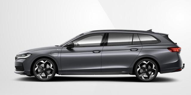 Skoda SUPERB Combi 1.5 TSI PHEV Sportline Business | VOORRAAD | 19"LM | Lederen Sportstoelen | HUD | Trekhaak | Matrix Verl. | Adapt. Cruise | Private Lease ¤954,- pm