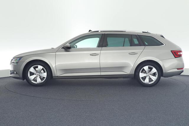 Skoda SUPERB Combi 1.5 TSI 150pk H6 ACT Ambition Business Trekhaak Panoramadak Stoelverwarming Memory Navigatie