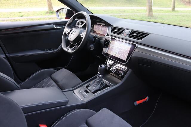 Skoda SUPERB Combi 1.4 TSI iV Sportline Business Pano/LED/DCC/ACC/Columbus Navi/Camera/Elek. stoelen/Keyless/19"