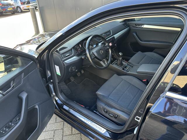 Skoda SUPERB Combi 1.5 TSI ACT Ambition Business | Pano Dak | Trekhaak | Navi