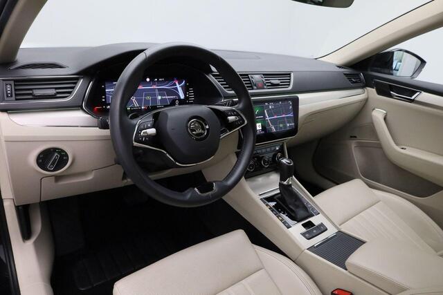 Skoda SUPERB Combi 1.4 TSI iV 218 pk DSG Style Edition Plus | Panoramadak | Trekhaak | Leder | Navigatie Columbus | Geheugenstoel | Adaptief onderstel | Matrix LED | Stoelventilatie