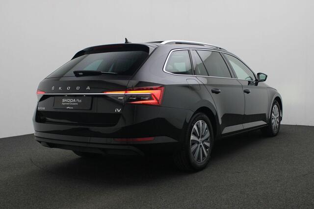 Skoda SUPERB Combi 1.4 TSI iV 218 pk DSG Style Edition Plus | Panoramadak | Trekhaak | Leder | Navigatie Columbus | Geheugenstoel | Adaptief onderstel | Matrix LED | Stoelventilatie