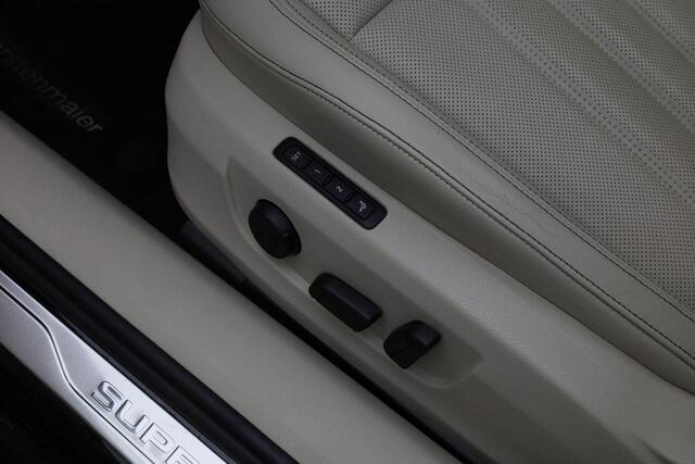Skoda SUPERB Combi 1.4 TSI iV 218 pk DSG Style Edition Plus | Panoramadak | Trekhaak | Leder | Navigatie Columbus | Geheugenstoel | Adaptief onderstel | Matrix LED | Stoelventilatie