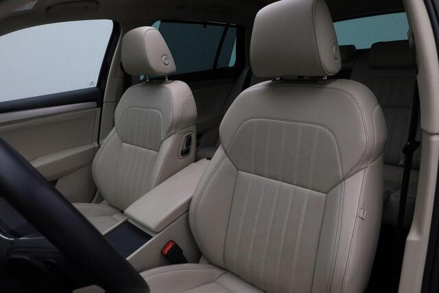 Skoda SUPERB Combi 1.4 TSI iV 218 pk DSG Style Edition Plus | Panoramadak | Trekhaak | Leder | Navigatie Columbus | Geheugenstoel | Adaptief onderstel | Matrix LED | Stoelventilatie