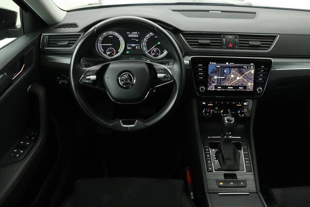 Skoda SUPERB 1.4 TSI iV Business Edition Plus | Stoelverwarming | Carplay | Camera | Memory | Full LED | Navigatie | Keyless | PHEV