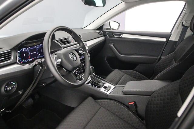 Skoda SUPERB Combi Business Edition Plus 1.4 TSI PHEV 218pk DSG Automaat Panoramadak, Elektrische achterklep, Achteruitrijcamera, Cruise control, Navigatie, LED koplampen, Parkeersensoren