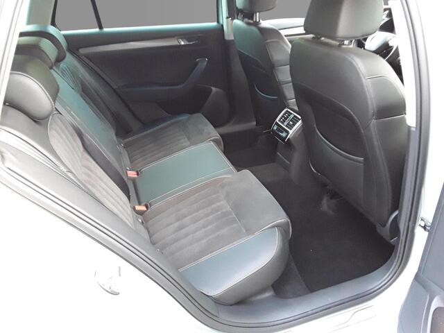 Skoda SUPERB Combi 1.4 TSI iV 218pk PHEV Business Edition / Trekhaak 1600kg / Matrix LED / Adaptive Cruise / Wordt Verwacht