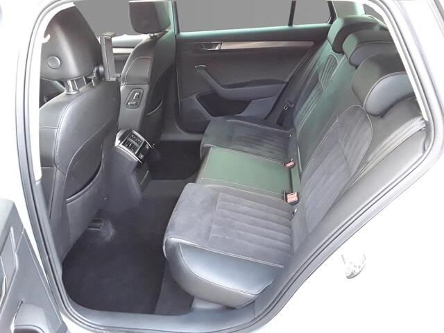 Skoda SUPERB Combi 1.4 TSI iV 218pk PHEV Business Edition / Trekhaak 1600kg / Matrix LED / Adaptive Cruise / Wordt Verwacht