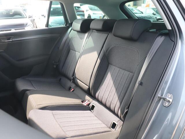 Skoda SUPERB Combi Business Edition Plus 1.5 TSI 150pk AUTOMAAT | Trekhaak | Achteruitrijcamera | Stoelverwarming | Elek. verstelbare bestuurdersstoel | Keyless |