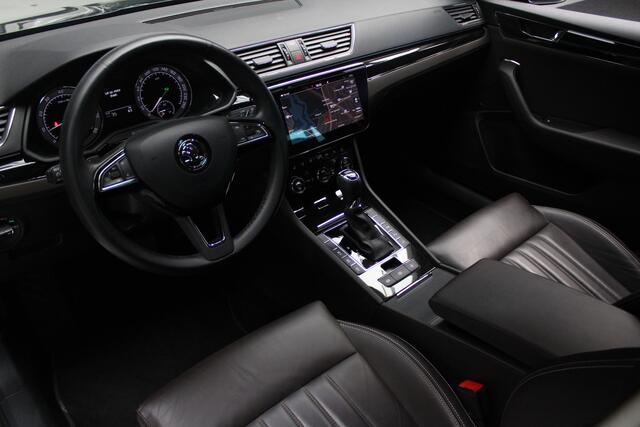 Skoda SUPERB Combi 1.4 TSI iV Laurin & Klement Navi Leer ACC Elektr. achterklep Stoelen elektr. met memory PDC 19" LM velgen BTW auto