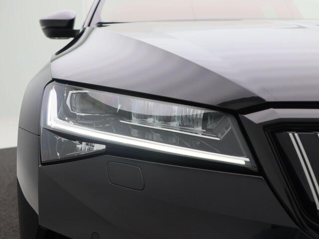 Skoda SUPERB Combi 1.4 TSI 218 Pk Automaat iV Sportline Business | Full LED | Panoramadak | Trekhaak | 19 Inch | Camera | Canton Audio | Winterpakket