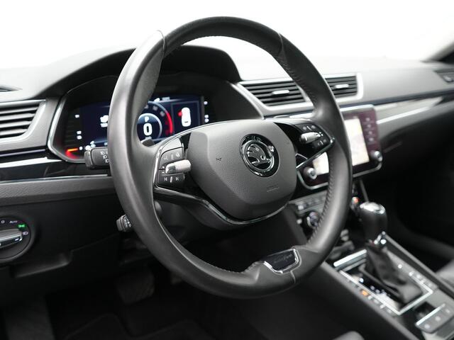 Skoda SUPERB Combi 1.4 TSI iV Laurin & Klement Plug in Hybrid 218pk PHEV | Lederen Sportstoelen Memory | Adaptive Cruise | Sfeerverlichting | 360 Camera | Appel Carplay | Crystal LED | Virtual | Canton Audio | DAB |