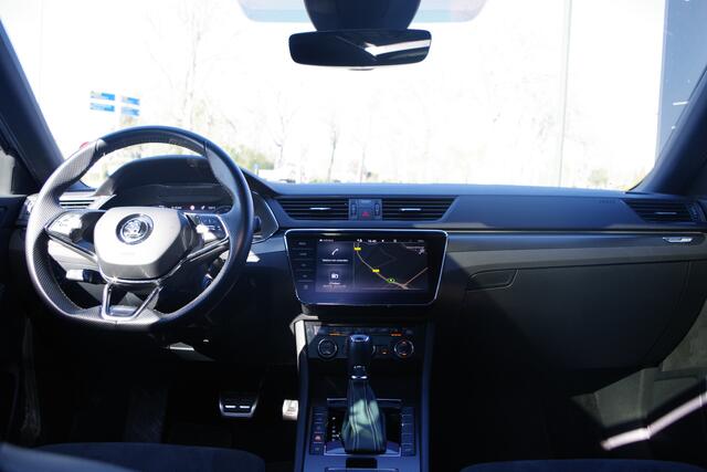Skoda SUPERB Combi 1.4 TSI iV 218 PK Sportline BNS PHEV, Panoramadak, Trekhaak, 4 x Stoelverwarming, DCC