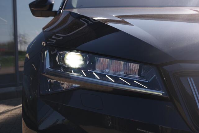 Skoda SUPERB Combi 1.4 TSI iV 218 PK Sportline BNS PHEV, Panoramadak, Trekhaak, 4 x Stoelverwarming, DCC