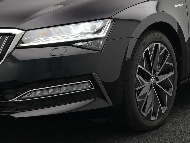 Skoda SUPERB Combi 1.4 TSI iV Laurin & Klement Plug in Hybrid 218pk PHEV | Carplay | Lederen Sportstoelen Memory | Adaptive Cruise | Sfeerverlichting | Camera | Carplay | Crystal LED | Virtual | Canton Audio | DAB |