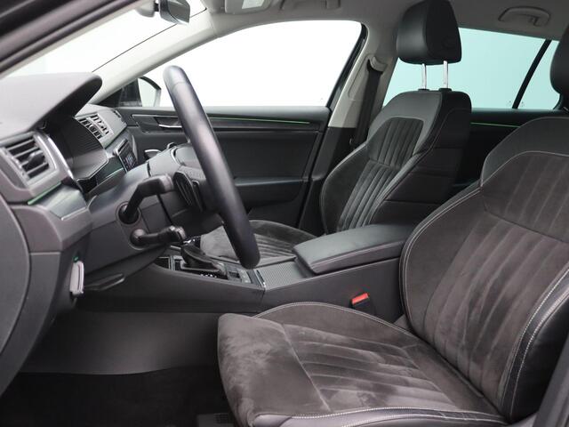 Skoda SUPERB Combi 1.4 TSI iV Business Edition Plus 218PK DSG full led, trekhaak, cruise control met travel assist, side assist, stuur-stoelverwarming, verwarmde voorruit, achteruitrijcamera, keyless, 17" lichtmetaal