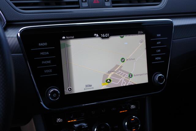 Skoda SUPERB Combi 1.4 TSI iV 218 PK Sportline BNS PHEV, Trekhaak, Camera, 4 x Stoelverwarming, Adap. Cruise Control, Memory