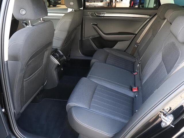 Skoda SUPERB Combi Business Edition Plus 1.5 TSI 150pk AUTOMAAT | Trekhaak | Achteruitrijcamera | Stoelverwarming | Elek. verstelbare bestuurdersstoel | Keyless |