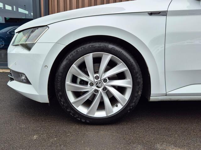 Skoda SUPERB Combi 1.4 TSI ACT Sportline Business | Bomvol | Xenon LED | Stuur- stoelverwarm.