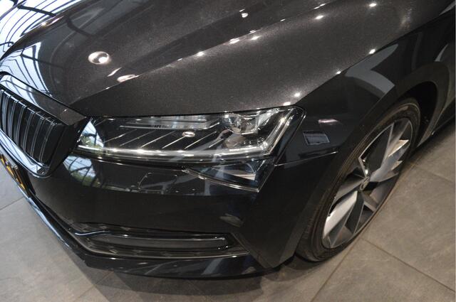 Skoda SUPERB Combi 1.4 TSI iV Sportline navi clima keyless led camera 19 inch !!