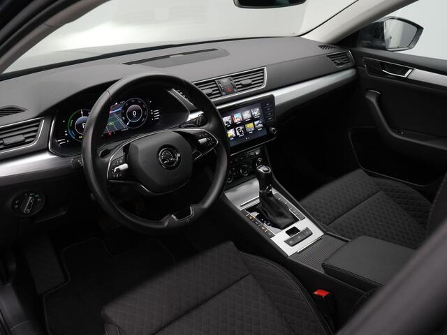 Skoda SUPERB Combi 1.4 TSI 218 pk DSG iV Business Edition | Trekhaak | Achteruitrijcamera | Navigatie | Stoelverwarming