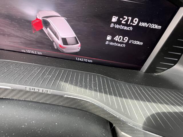 Skoda SUPERB Combi 1.4 TSI iV Sportline / AUTOMAAT/ PANO/ TREKHAAK/ 19" LMV/ ALCANTARA/ ADAPT. CRUISE/ APP-CONNECT/ NAVI/ PARK. SENSOREN + CAMERA/ CLIMA/ RIJ-MODI/ STOEL-STUUR VERWARM./ DAB/ MATRIX