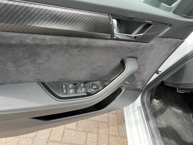 Skoda SUPERB Combi 1.4 TSI iV Sportline / AUTOMAAT/ PANO/ TREKHAAK/ 19" LMV/ ALCANTARA/ ADAPT. CRUISE/ APP-CONNECT/ NAVI/ PARK. SENSOREN + CAMERA/ CLIMA/ RIJ-MODI/ STOEL-STUUR VERWARM./ DAB/ MATRIX
