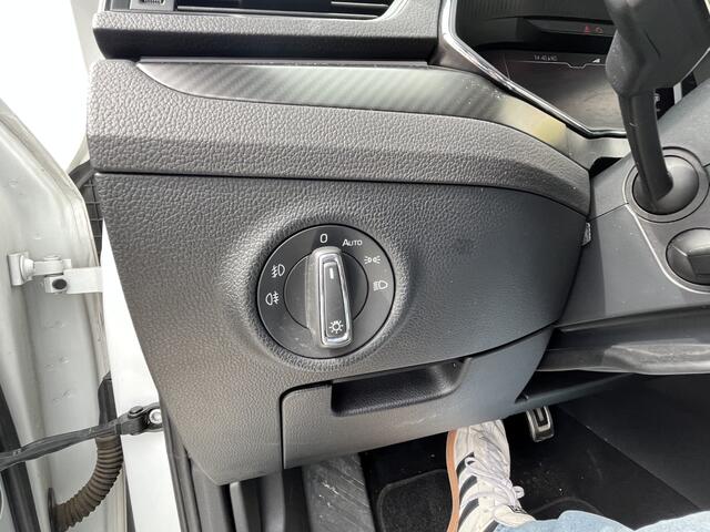 Skoda SUPERB Combi 1.4 TSI iV Sportline / AUTOMAAT/ PANO/ TREKHAAK/ 19" LMV/ ALCANTARA/ ADAPT. CRUISE/ APP-CONNECT/ NAVI/ PARK. SENSOREN + CAMERA/ CLIMA/ RIJ-MODI/ STOEL-STUUR VERWARM./ DAB/ MATRIX